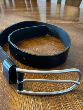 Danier Black Leather Woman’s Belt with Brushed Big Metal Buckle size small
